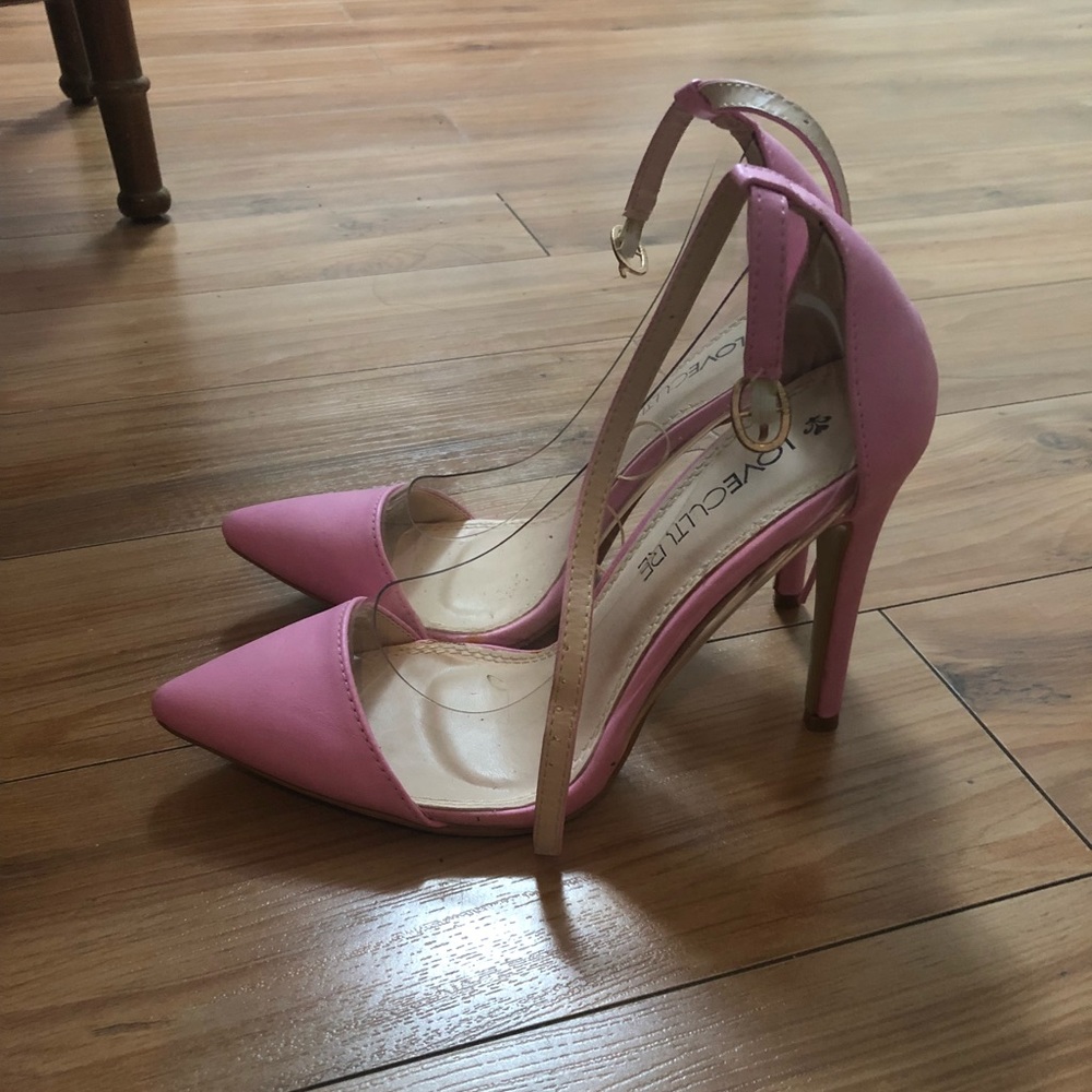 Chic pink shoes